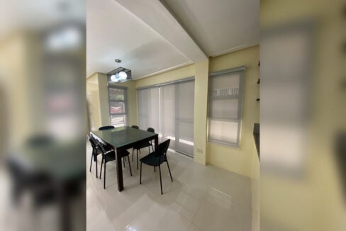 Dining area with the roller blinds lowered