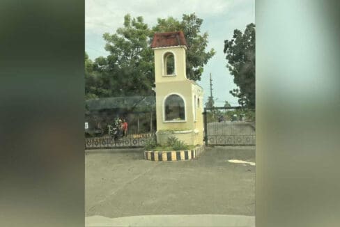 Guarded entrance gate with a gatehouse at Vistamar Subdivision