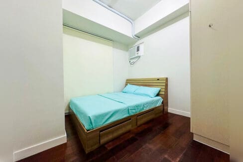 Third bedroom with a storage bed and window-type air conditioning