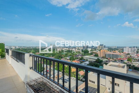 Roof deck view over Kasambagan toward Mactan