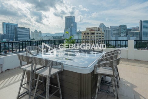 Bar counter on the 88th Avenue roof deck overlooking the city