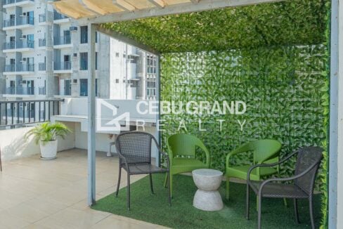 Pergola seating with a green wall on the roof deck