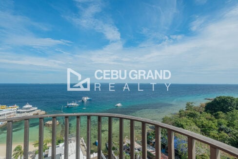 Balcony view of the sea, boats and reef at Movenpick Mactan