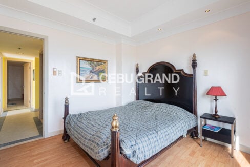 Third bedroom with four-poster bed and doorway to the hallway