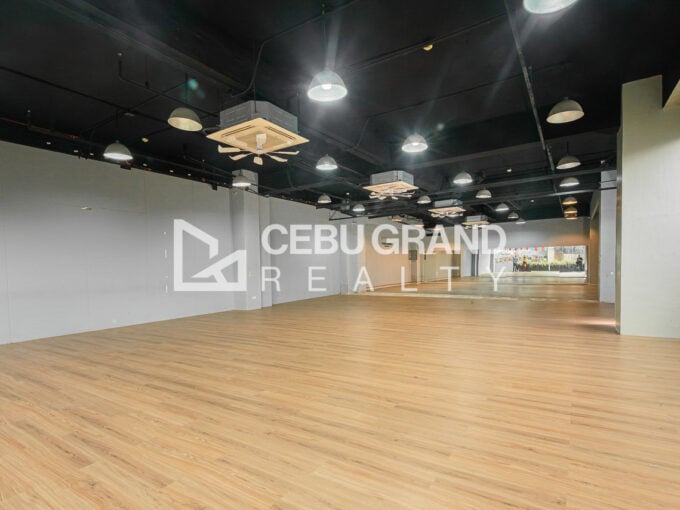 Studio space for rent in Kasambagan with wood-look floors, ceiling aircon and industrial pendant lights