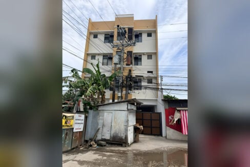 Four-storey residential building in Subangdaku, Mandaue, seen from the street