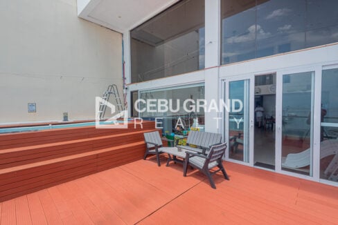 Rooftop deck with stepped seating beside the plunge pool