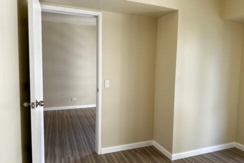 Bedroom alcove beside the doorway