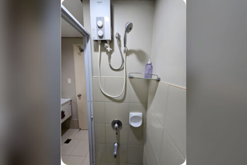 Shower with Panasonic water heater, handheld shower and glass shelf