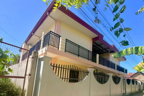 Perimeter wall with arched railing cut-outs below the upper-floor balconies