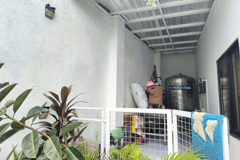 Covered service area with a stainless water tank