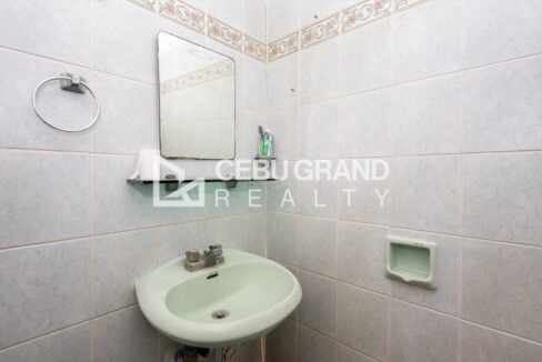 Bathroom wash basin with a mirror and glass shelf